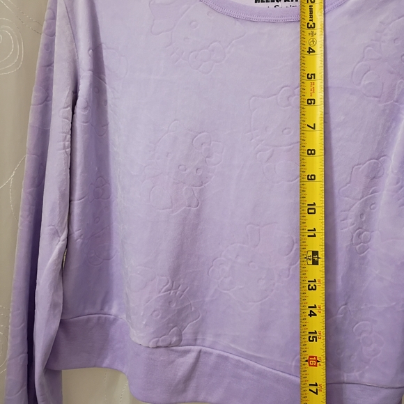 💜Hello Kitty Velvet Set 💜 - Picture 4 of 7